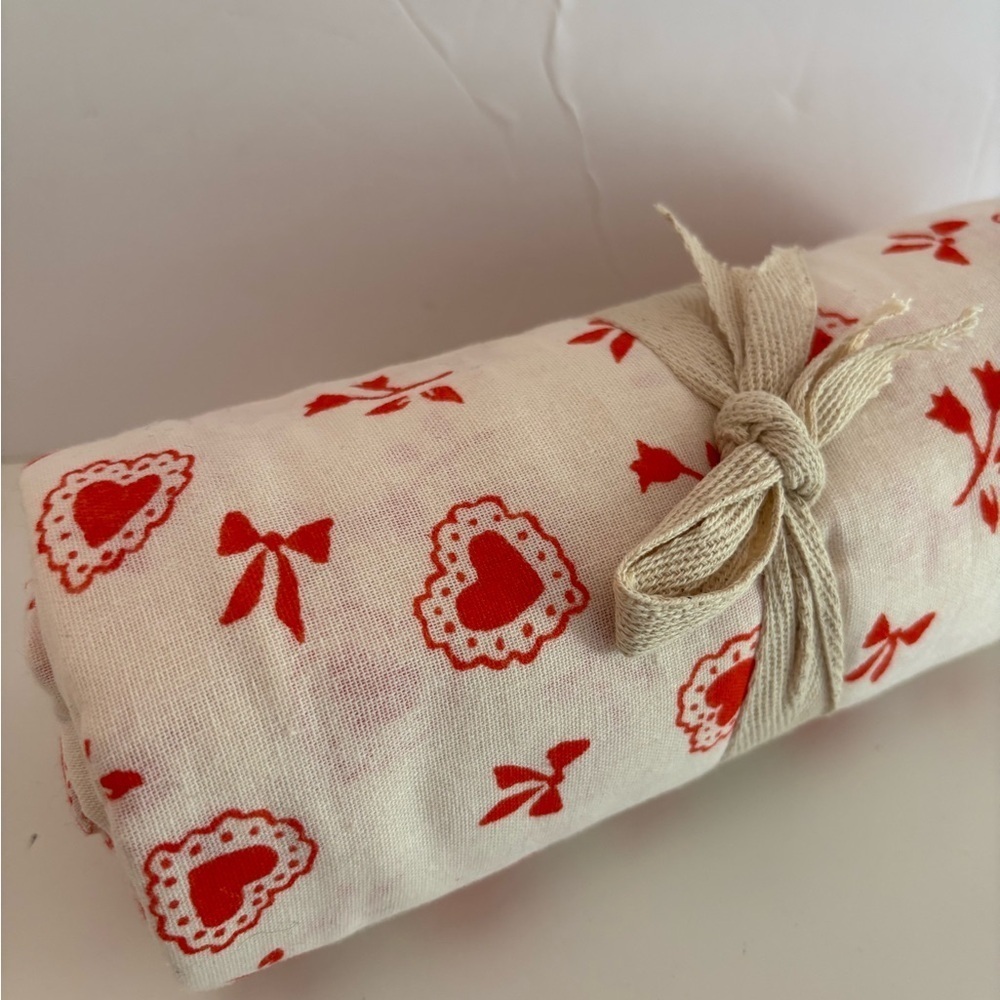 NWOT Urban Outfitters Sweetheart Ditsy Patterned Shower Curtain - Picture 6 of 11